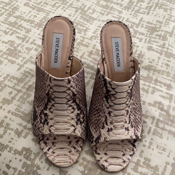Steve Madden Shoes - Steve Madden snake print block heel